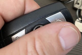 Dělají to jen dobří řidiči: jeden drobný pohyb při startování auta prodlužuje životnost motoru i baterie